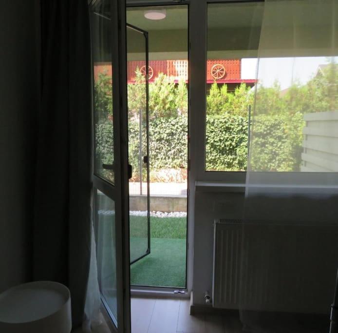 Amazing Apartament With Garden Bucharest Airport Self Check-In!! Otopeni Kültér fotó