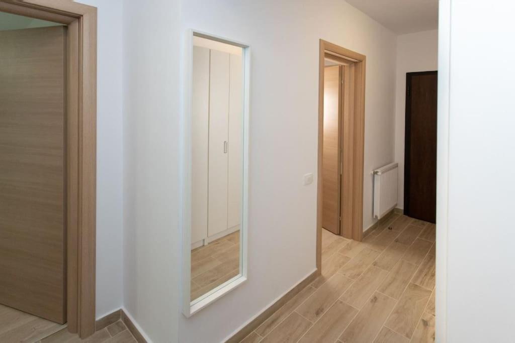 Amazing Apartament With Garden Bucharest Airport Self Check-In!! Otopeni Kültér fotó