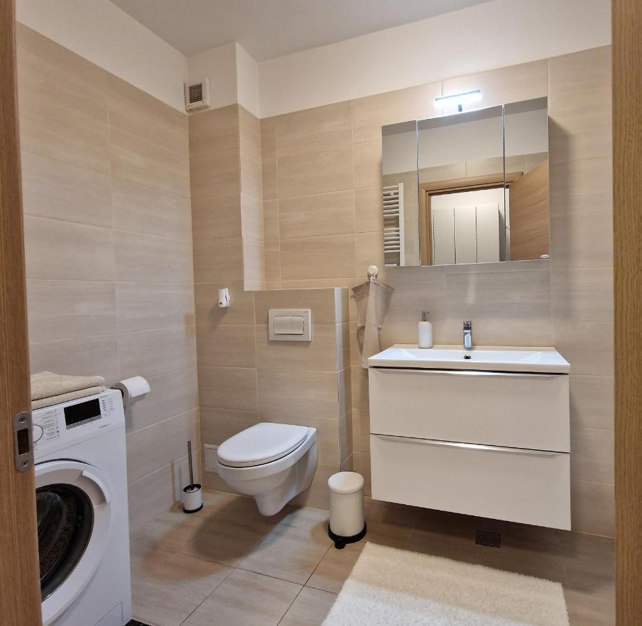 Amazing Apartament With Garden Bucharest Airport Self Check-In!! Otopeni Kültér fotó