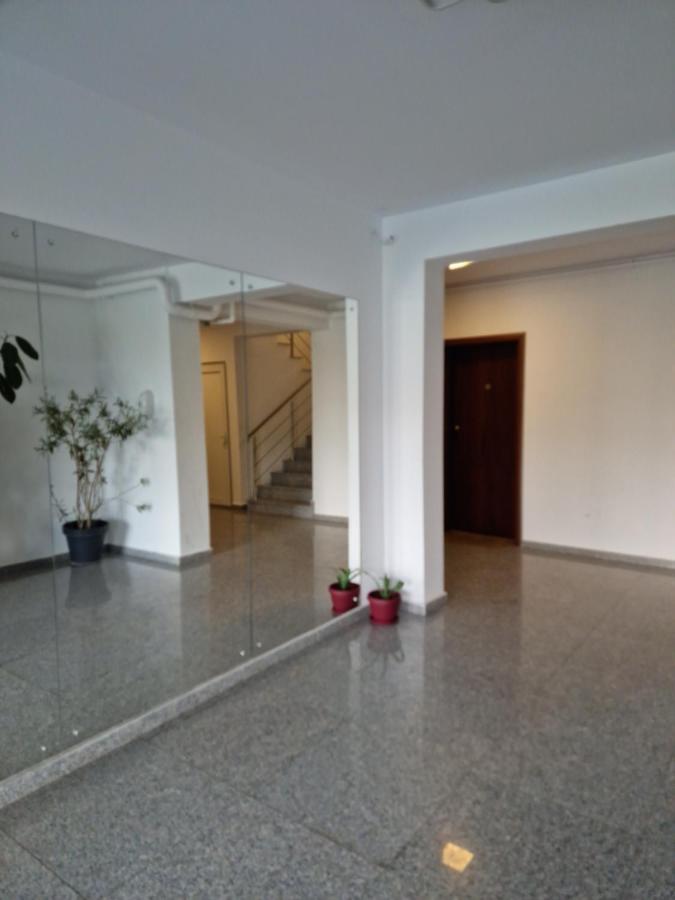 Amazing Apartament With Garden Bucharest Airport Self Check-In!! Otopeni Kültér fotó
